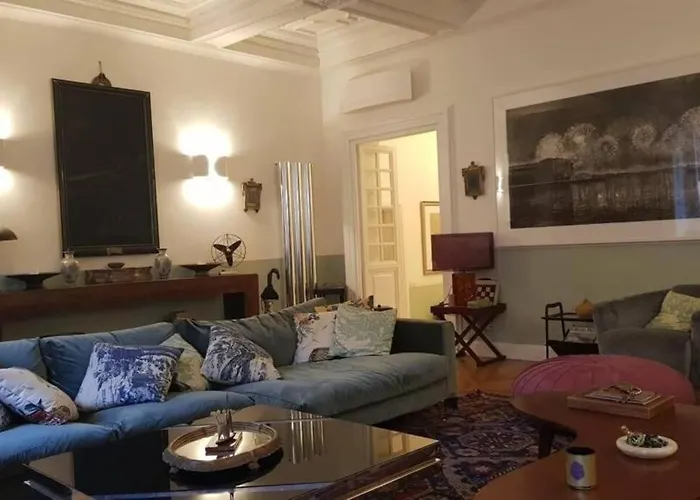Spanish Steps Luxury Fashion Apartment