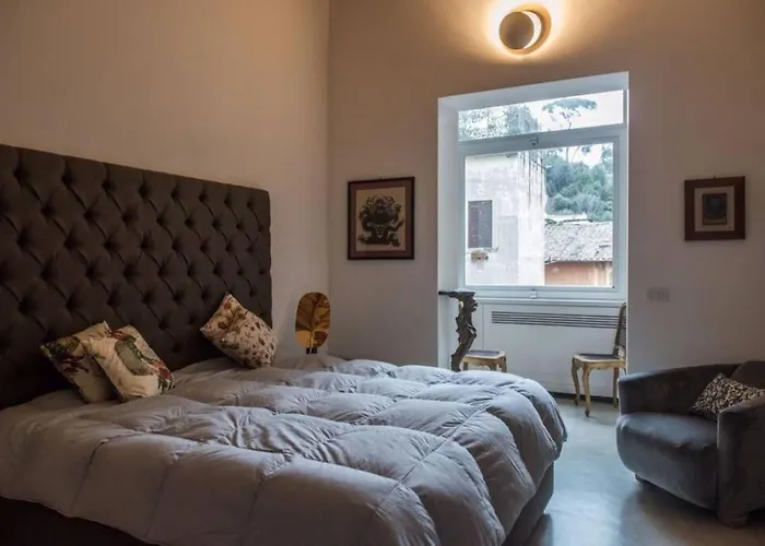 Spanish Steps Luxury Fashion Apartment